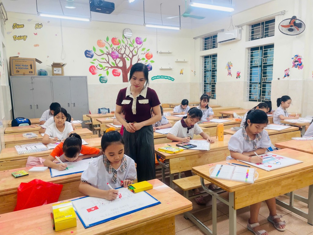 Học sinh Thủ đô thi vẽ tranh chào mừng 80 năm Quốc khánh
