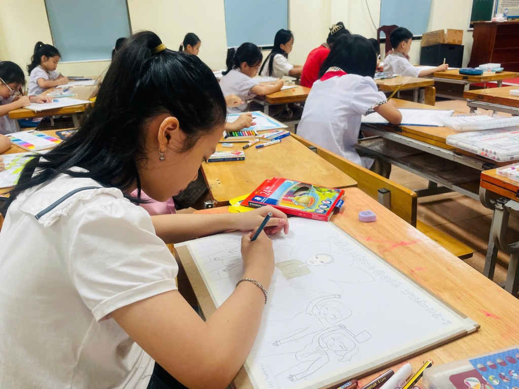 Học sinh Thủ đô thi vẽ tranh chào mừng 80 năm Quốc khánh