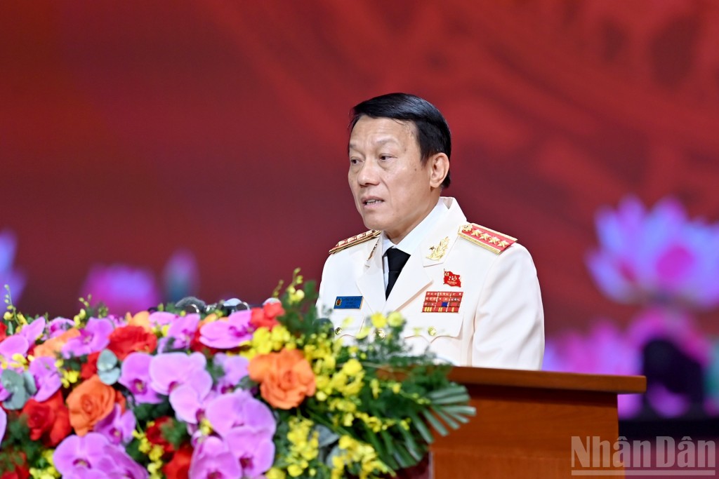 Tổng Bí thư Tô Lâm trao Huân chương Sao Vàng tặng Công an Nhân dân Việt Nam
