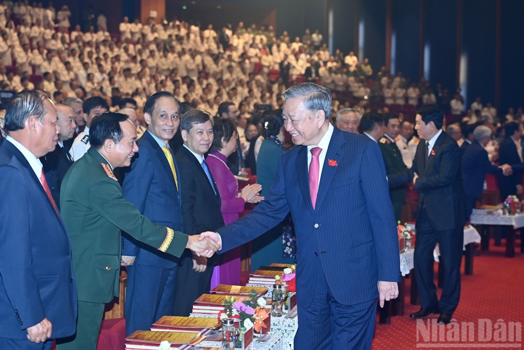 [Ảnh] Tổng Bí thư Tô Lâm trao Huân chương Sao Vàng tặng Công an nhân dân Việt Nam