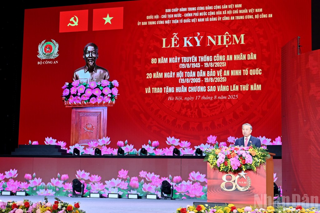 Tổng Bí thư Tô Lâm trao Huân chương Sao Vàng tặng Công an Nhân dân Việt Nam