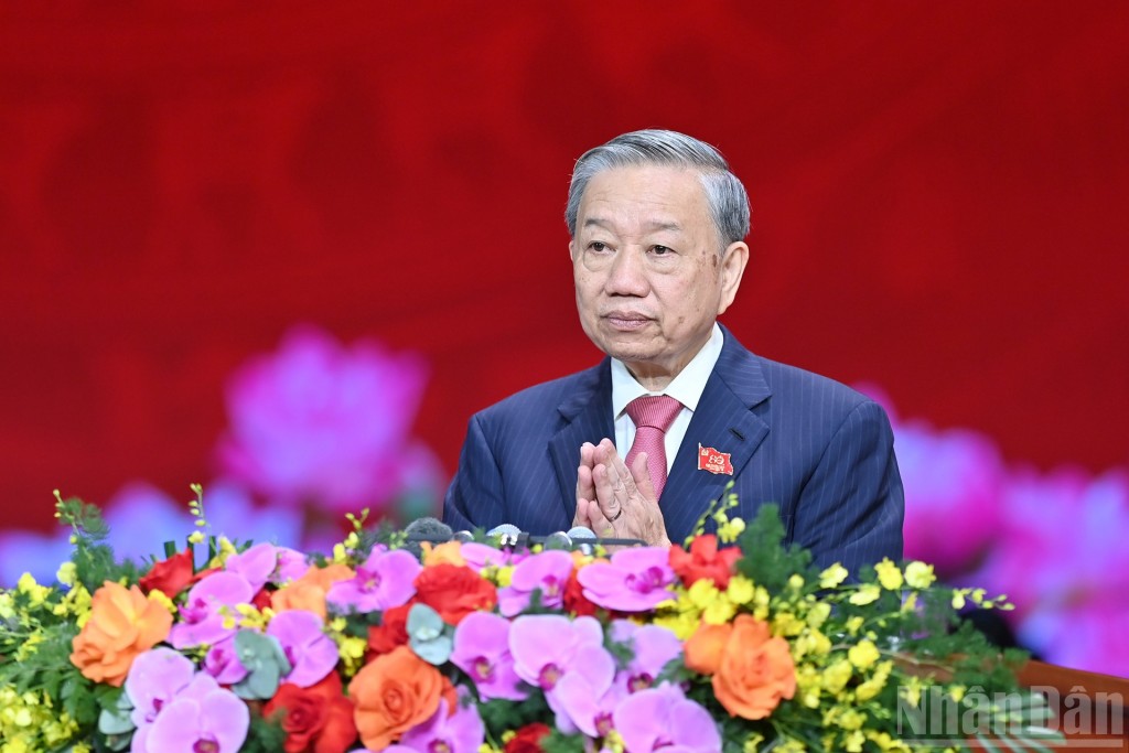 Tổng Bí thư Tô Lâm trao Huân chương Sao Vàng tặng Công an Nhân dân Việt Nam