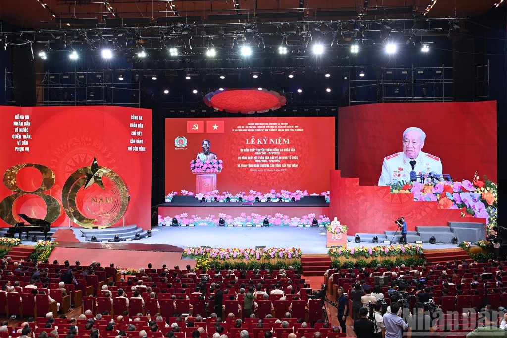 Tổng Bí thư Tô Lâm trao Huân chương Sao Vàng tặng Công an Nhân dân Việt Nam