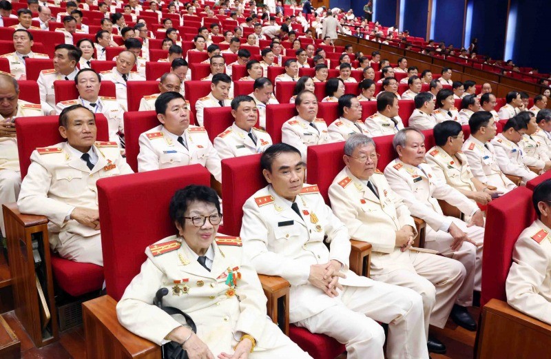 Các đại biểu tham dự buổi lễ