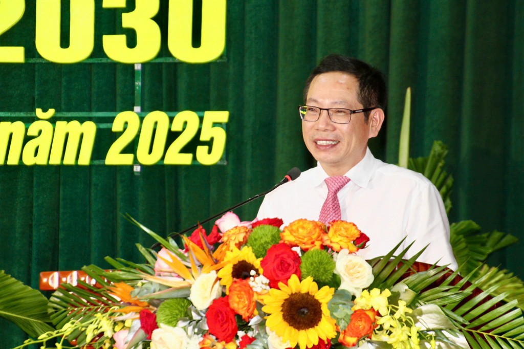 Đồng chí Vũ Tiến Phụng, Uỷ viên Ban Thường vụ Thành uỷ - Giám đốc Sở Nội vụ Hải Phòng phát biểu chỉ đạo tại Đại hội