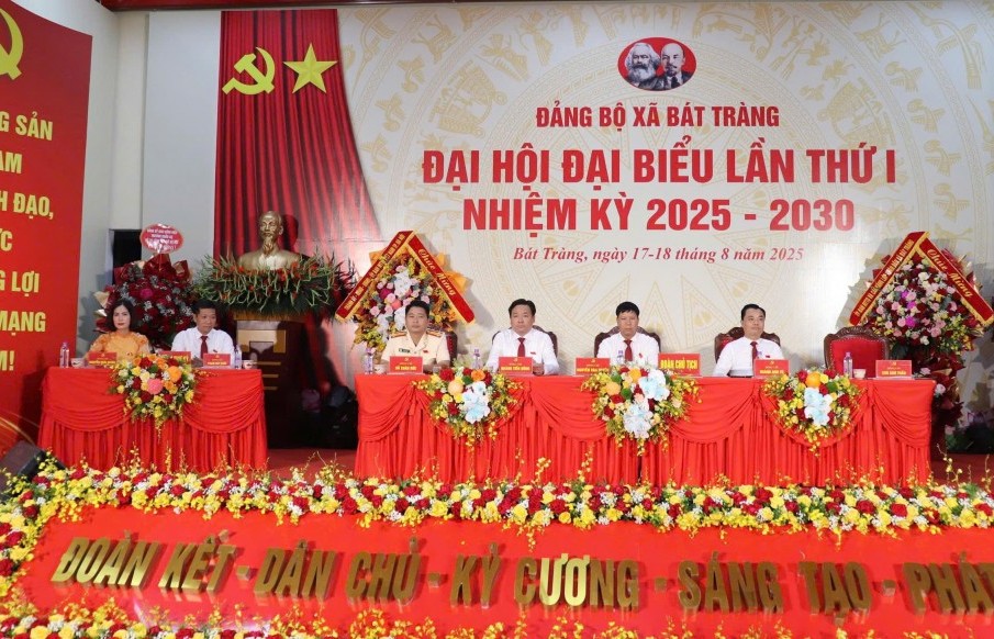 Bát Tràng: Đẩy mạnh chuyển đổi số gắn với bảo tồn và phát huy giá trị làng nghề truyền thống