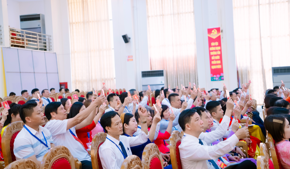 Đại biểu dự hội Đảng bộ xã Xuân Mai
