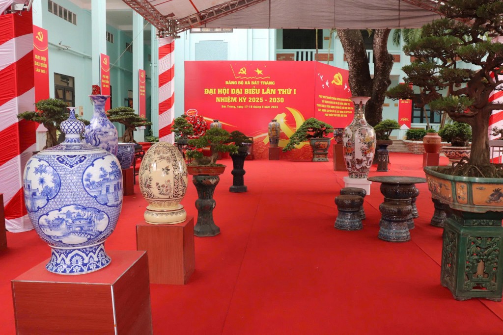 Bát Tràng: Đẩy mạnh chuyển đổi số gắn với bảo tồn và phát huy giá trị làng nghề truyền thống