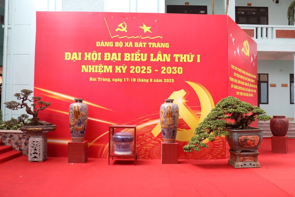 Bát Tràng: Đẩy mạnh chuyển đổi số gắn với bảo tồn và phát huy giá trị làng nghề truyền thống