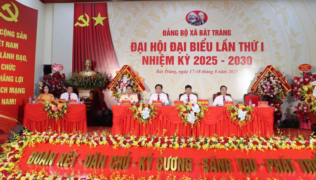 Bát Tràng: Đẩy mạnh chuyển đổi số gắn với bảo tồn và phát huy giá trị làng nghề truyền thống