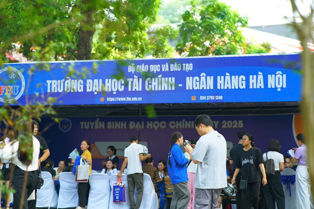 FBU tuyển sinh đào tạo văn bằng hai chính quy ngành Luật kinh tế và ngôn ngữ Anh