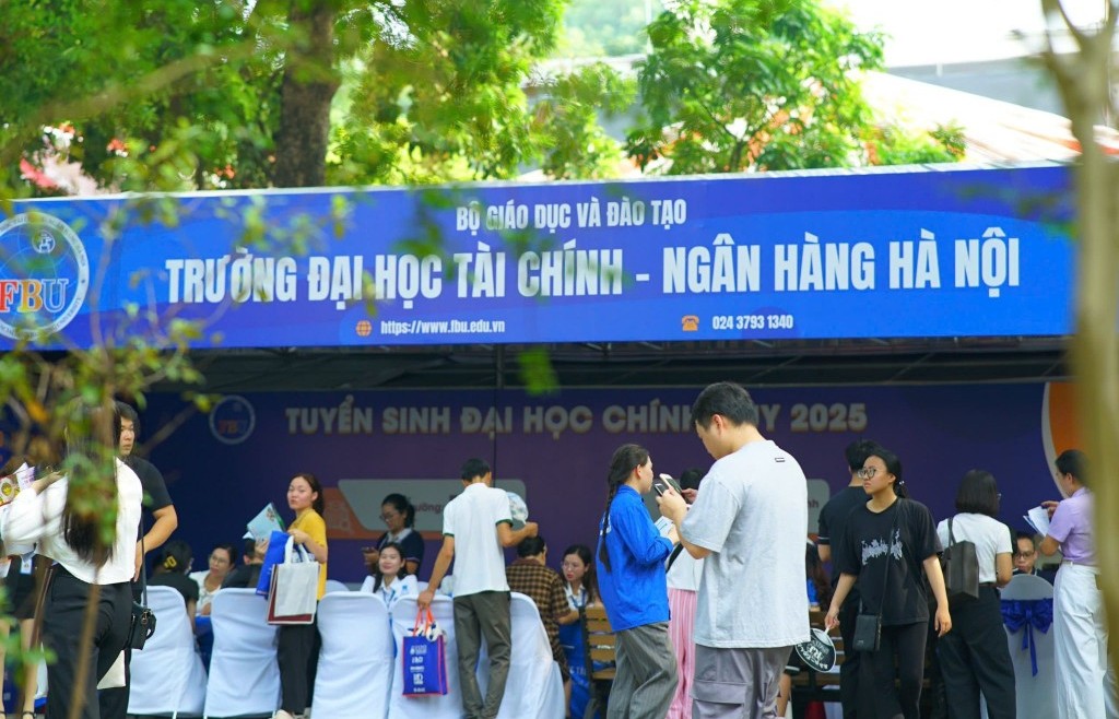 FBU tuyển sinh đào tạo văn bằng hai chính quy ngành Luật kinh tế và ngôn ngữ Anh