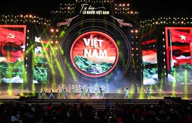 “Tự hào là người Việt Nam” - bản giao hưởng của nguồn cội và khát vọng