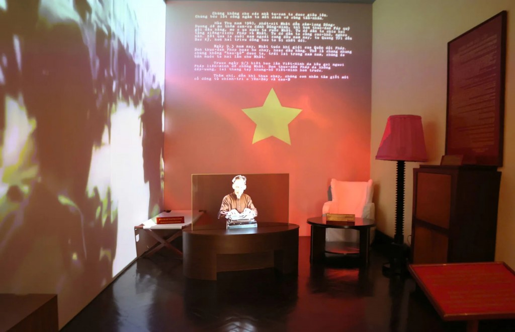 Công nghệ hologram được sử dụng để tái hiện hình ảnh Chủ tịch Hồ Chí Minh ngồi soạn thảo văn kiện lịch sử “Tuyên ngôn độc lập”