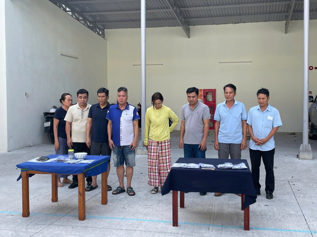 Đà Nẵng: Đột kích "pháo đài" cờ bạc ngụy trang gara ô tô