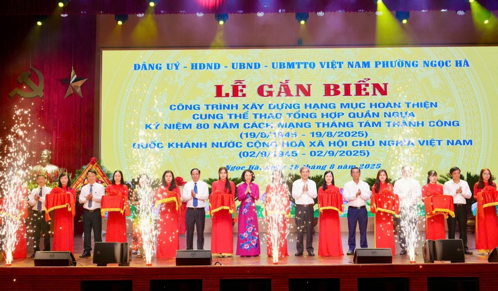 Gắn biển công trình khu liên hợp Cung Thể thao tổng hợp Quần Ngựa