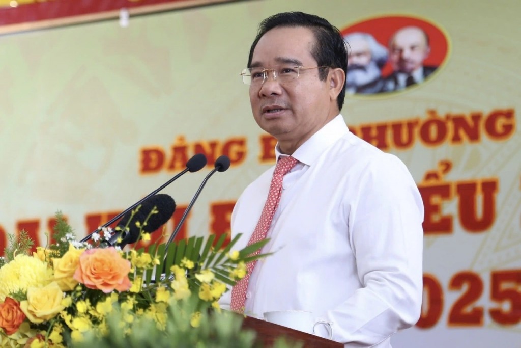 Ông Nguyễn Văn Được chỉ đạo đại hội Đảng bộ phường Dĩ An