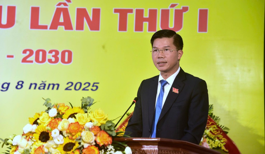 Đồng chí Nguyễn Nguyên Hùng, Bí thư Đảng ủy xã Trần Phú phát biểu tại chương trình