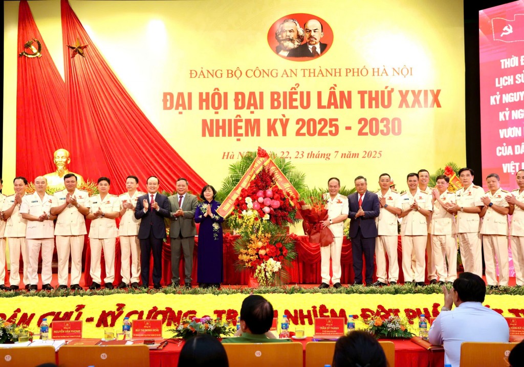 Mãi tự hào về “thanh bảo kiếm” sắc bén, “lá chắn thép” vững chắc bảo vệ Đảng, Nhà nước và nhân dân