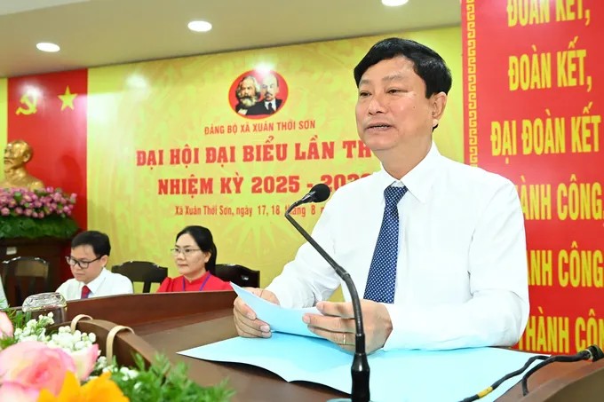 Ông Võ Văn Minh - phó bí thư Thành ủy, chủ tịch HĐND TP.HCM - phát biểu chỉ đạo tại đại hội - Ảnh: