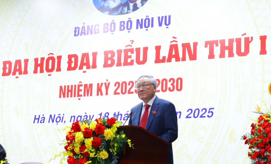 Phó Thủ tướng Thường trực Chính phủ Nguyễn Hòa Bình đánh giá cao công tác chuẩn bị Đại hội của Đảng bộ Bộ Nội vụ - Ảnh: VGP/Nguyễn Hoàng