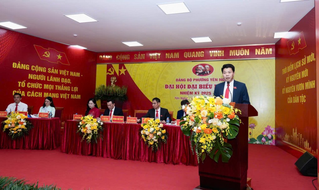 Đồng chí Nguyễn Nguyên Quân - Bí thư Đảng ủy, Chủ tịch HĐND phường Yên Nghĩa phát biểu khai mạc đại hội
