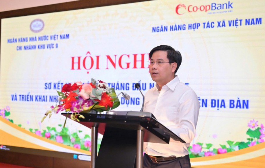 Đồng chí Lê Anh Xuân - Giám đốc Ngân hàng Nhà nước Chi nhánh Khu vực 9 phát biểu tại Hội nghị