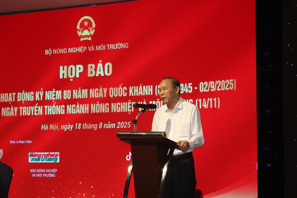 Thứ trưởng Bộ Nông nghiệp và Môi trường Phùng Đức Tiến