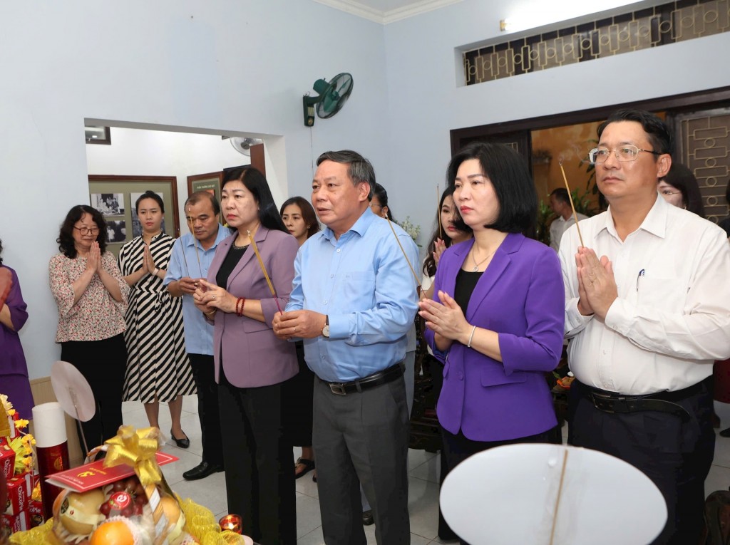 Lãnh đạo TP Hà Nội dâng hương tưởng niệm cố Đại tướng Nguyễn Quyết