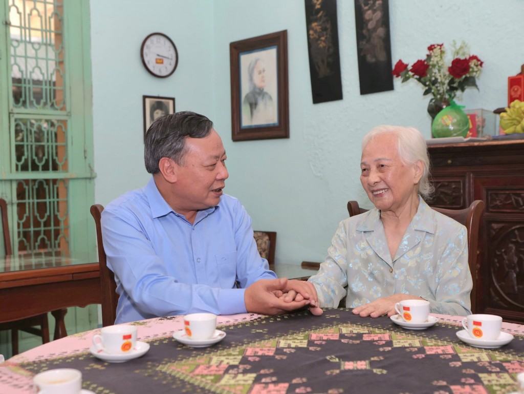 Tri ân những đóng góp, hy sinh của cán bộ lão thành cách mạng