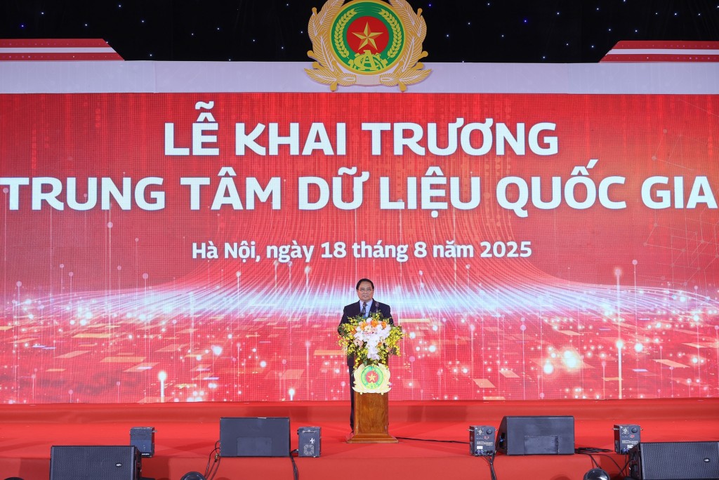 Thủ tướng Chính phủ Phạm Minh Chính dự Lễ khai trương Trung tâm dữ liệu quốc gia số 1 và chính thức đưa vào vận hành hệ thống Cơ sở dữ liệu quốc gia tại Trung tâm - Ảnh: VGP/Nhật Bắc