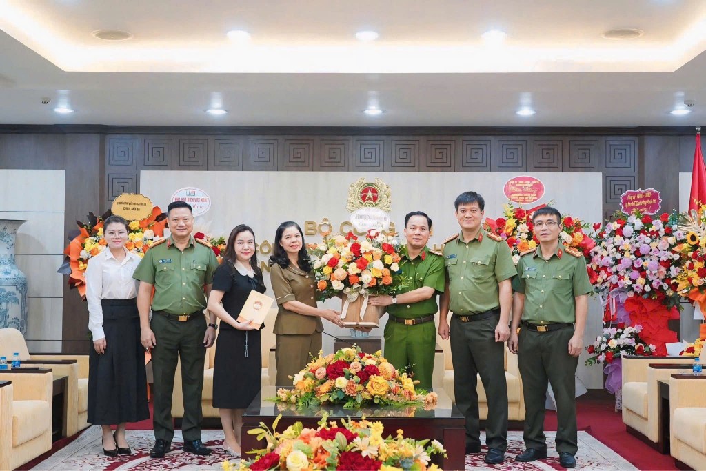 Chung tay đẩy mạnh phong trào toàn dân bảo vệ an ninh Tổ quốc