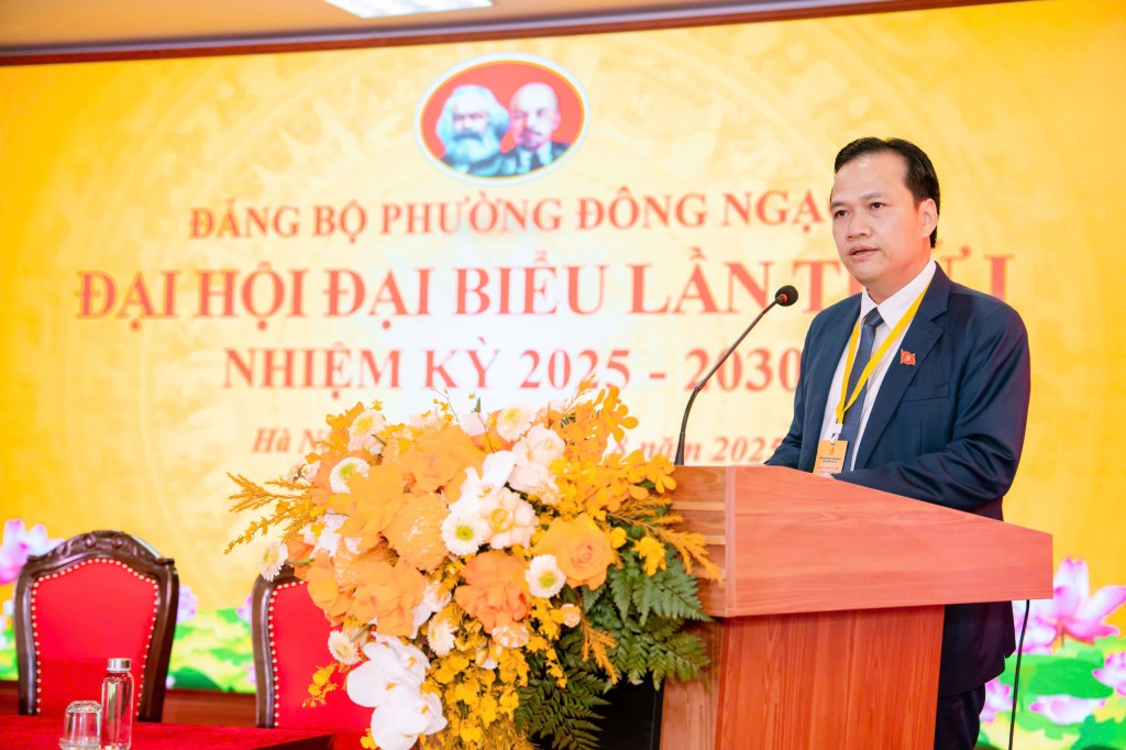 Bí thư Đảng ủy phường Đông Ngạc Ngô Văn Nam phát biểu tại đại hội. Bí thư Đảng ủy phường Đông Ngạc Ngô Văn Nam phát biểu tại đại hội.