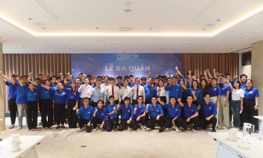 Sinh viên ngành công nghệ thông tin hỗ trợ chính quyền 44 phường, xã về ứng dụng CNTT và chuyển đổi số