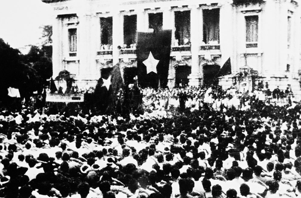  2 / 6  Không khí Tổng khởi nghĩa ở Hà Nội ngày 19-8-1945