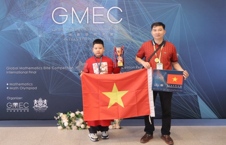 “Cậu bé vàng” Ngọ Gia Huy tiếp tục hành trình chinh phục toán học