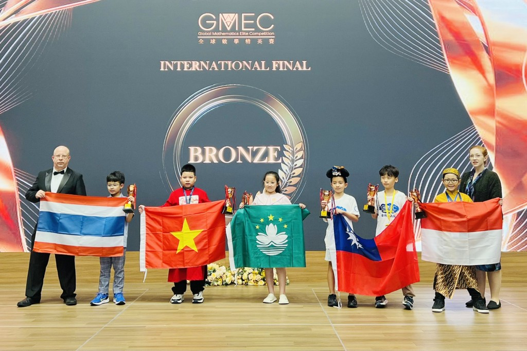 “Cậu bé vàng” Ngọ Gia Huy tiếp tục hành trình chinh phục toán học