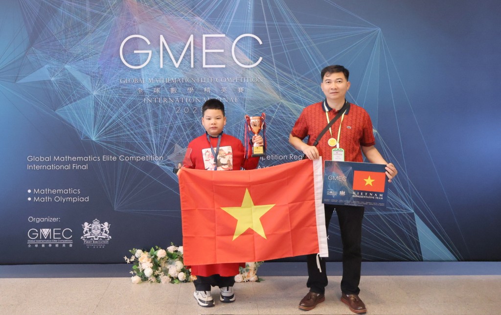 “Cậu bé vàng” Ngọ Gia Huy tiếp tục hành trình chinh phục toán học