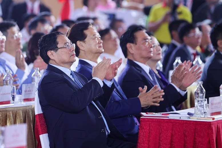 Thủ tướng Chính phủ Phạm Minh Chính, nguyên Thủ tướng Chính phủ Nguyễn Tấn Dũng, nguyên Thường trực Ban Bí thư Lê Hồng Anh dự lễ khởi công, khánh thành 250 công trình tại điểm cầu trung tâm - Ảnh: VGP/Nhật Bắc