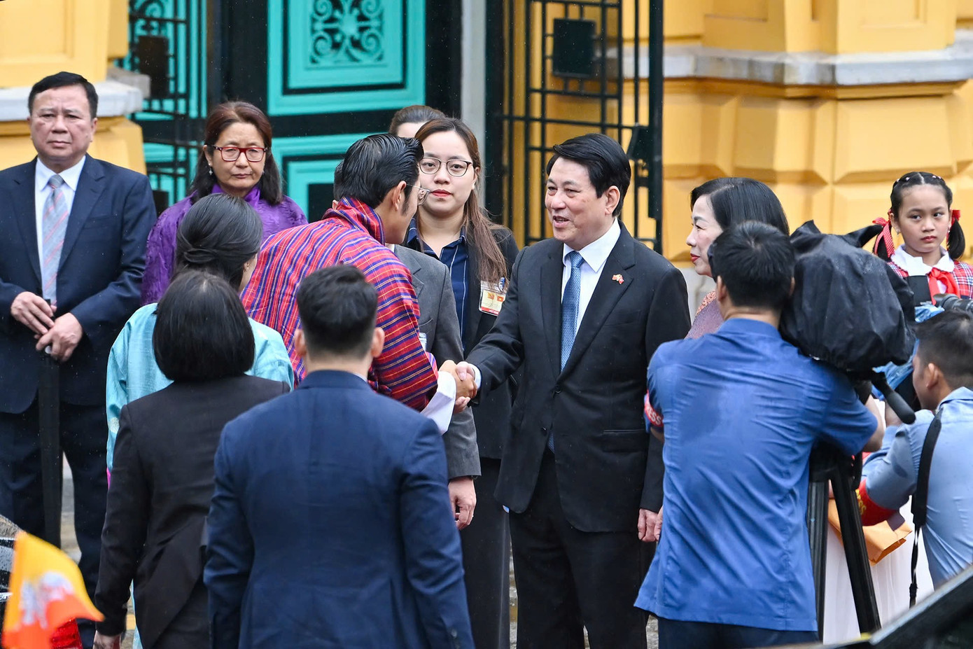 Chủ tịch nước Lương Cường và Phu nhân đón Quốc vương Bhutan và Hoàng hậu đến Phủ Chủ tịch. Ảnh: Nhật Minh gen-h-bhutan-1.jpg
