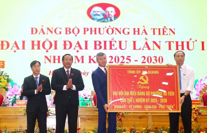 Hà Tiên phấn đấu trở thành trung tâm kinh tế biển, du lịch và thương mại biên giới