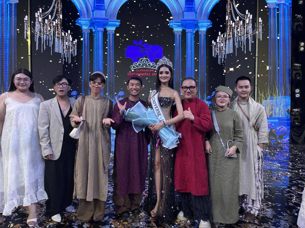 Nhà thiết kế Song Toàn giúp 2 tân Hoa hậu tỏa sáng