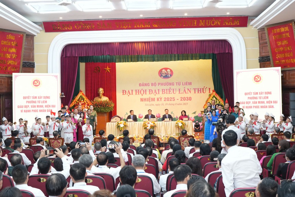 Uỷ ban MTTQ phường Từ Liêm cùng các tổ chức chính trị - xã hội trên địa bàn phường chúc mừng Đại hội