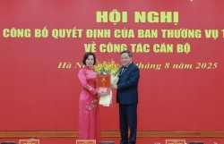 Trao quyết định công tác cán bộ tại Ủy ban MTTQ TP Hà Nội
