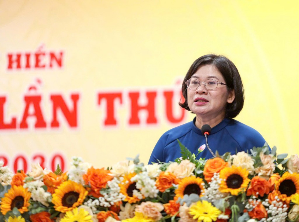 Đồng chí Văn Thị Bạch Tuyết phát biểu chỉ đạo đại hội (ảnh: Cẩm Tuyết/SGGP)