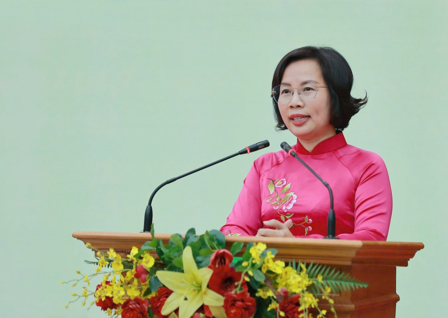 Phó Chủ tịch Thường trực Ủy ban MTTQ Việt Nam TP Hà Nội Bùi Huyền Mai phát biểu tại hội nghị