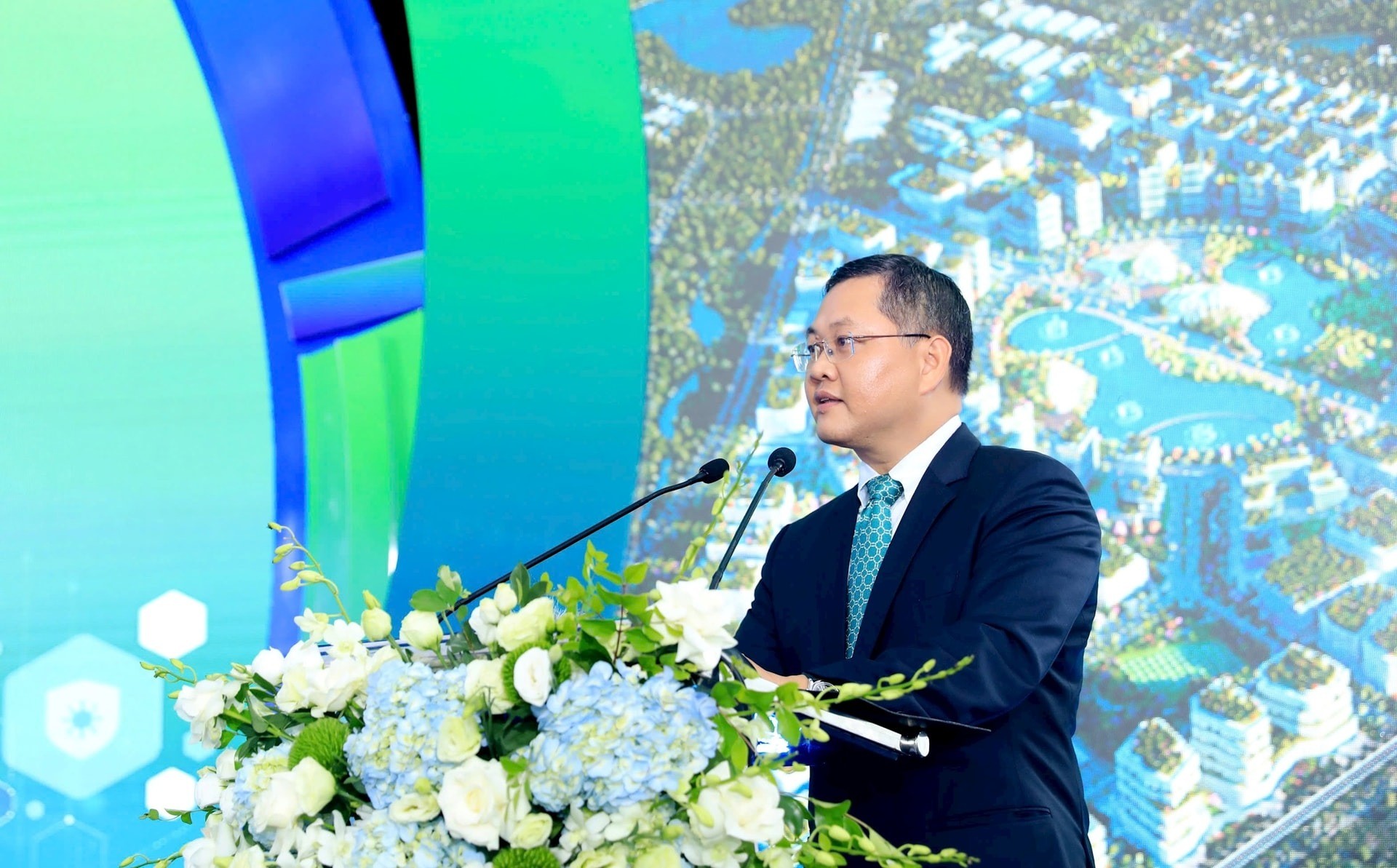 Giám đốc Ban Quản lý Khu công nghệ cao và Khu công nghiệp Hà Nội Vũ Xuân Hùng phát biểu. Ảnh: Nguyên Anh