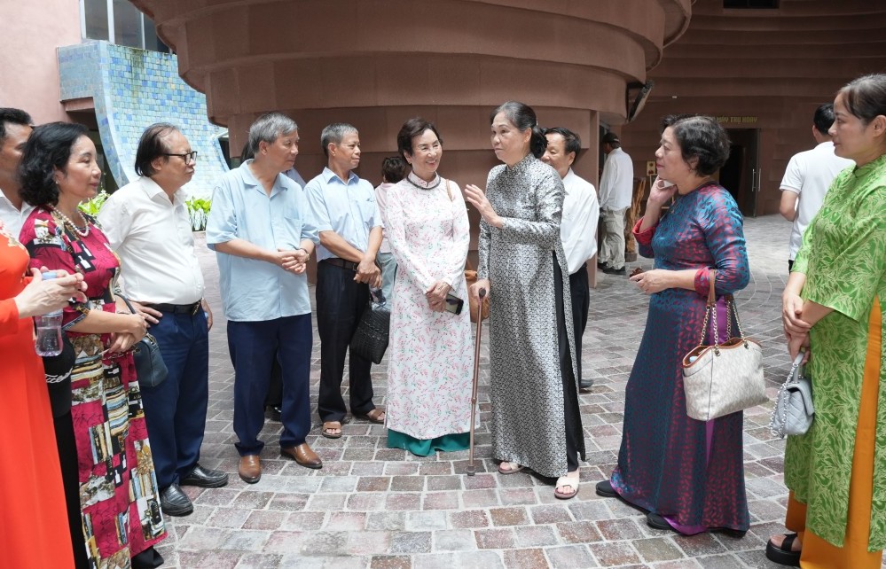Góp sức cho gốm Bát Tràng vươn xa