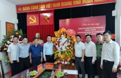 Lãnh đạo xã Bát Tràng chúc mừng lực lượng Công an xã nhân kỷ niệm 80 năm Ngày truyền thống