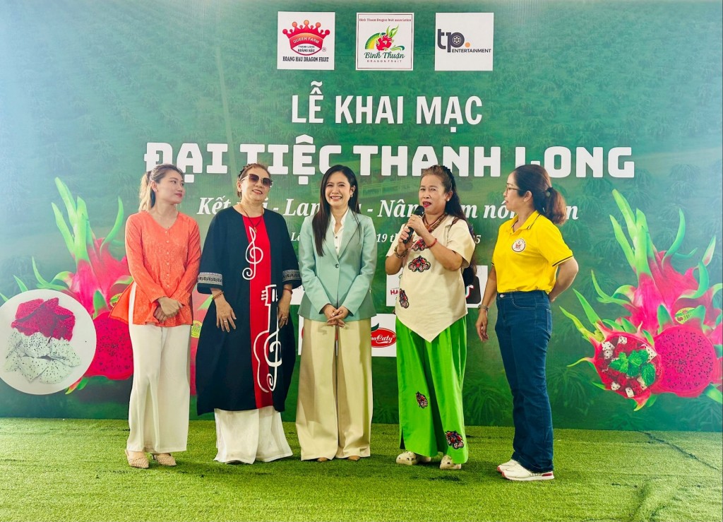 Ngày 19/8, “Đại tiệc livestream thanh long” với chủ đề “Kết nối - Lan tỏa - Nâng tầm nông sản” có sự tham dự của đại diện Sở Nông nghiệp và Môi trường tỉnh Lâm Đồng, xã Hàm Kiệm, cùng đông đảo các hợp tác xã, doanh nghiệp thanh long trên địa bàn.